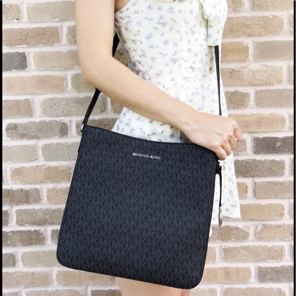 Gaby’sBags👜💕-Michael Kors Large Bag Black MK - Picture 3 of 8